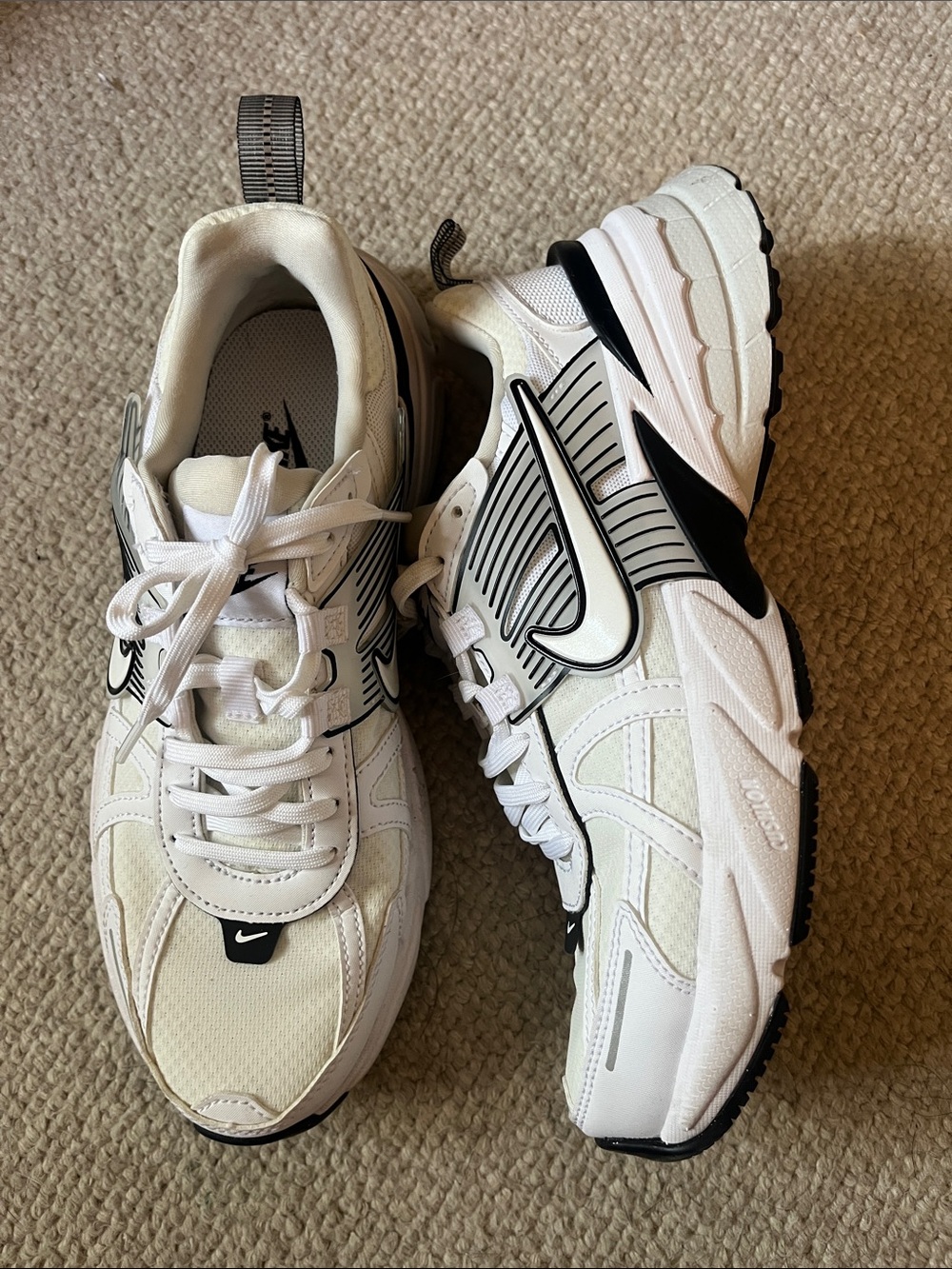 Nike V2k women’s sneaker